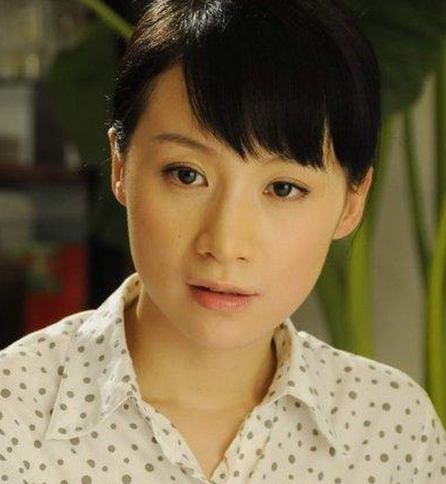 姚芊羽|姚芊羽:继海清之后的“国民媳妇”,在缺爱环境中长大,42岁依旧单身