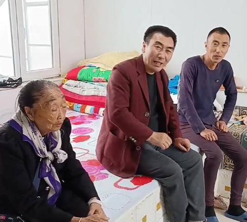 李玉成|马玉琴疑似患老年痴呆,手抖拿不住汤勺,口齿不清模仿李玉成说话