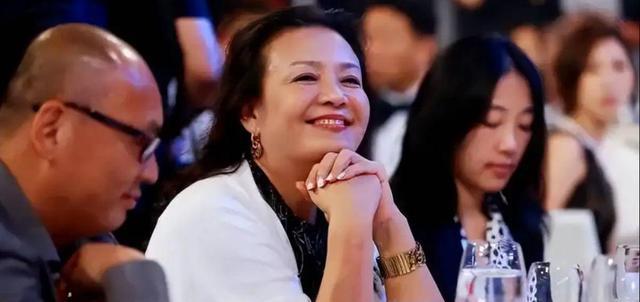 张兰|张兰直播间公开卖床垫，这样风波究竟谁赢麻了？