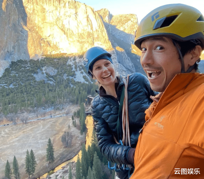 郑佩佩|郑佩佩儿子与洋女友秀恩爱!称父母婚姻失败,曾令他不懂如何去爱