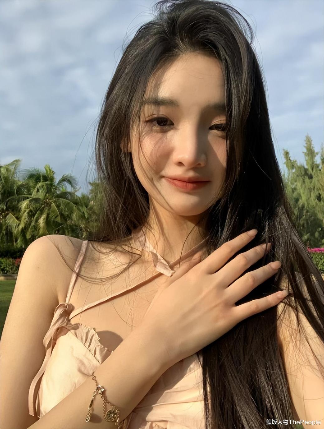 潘粤明|娱圈动静48小时有点大！世纪和解、名导选妃、携三女度假…有人喜有人忧