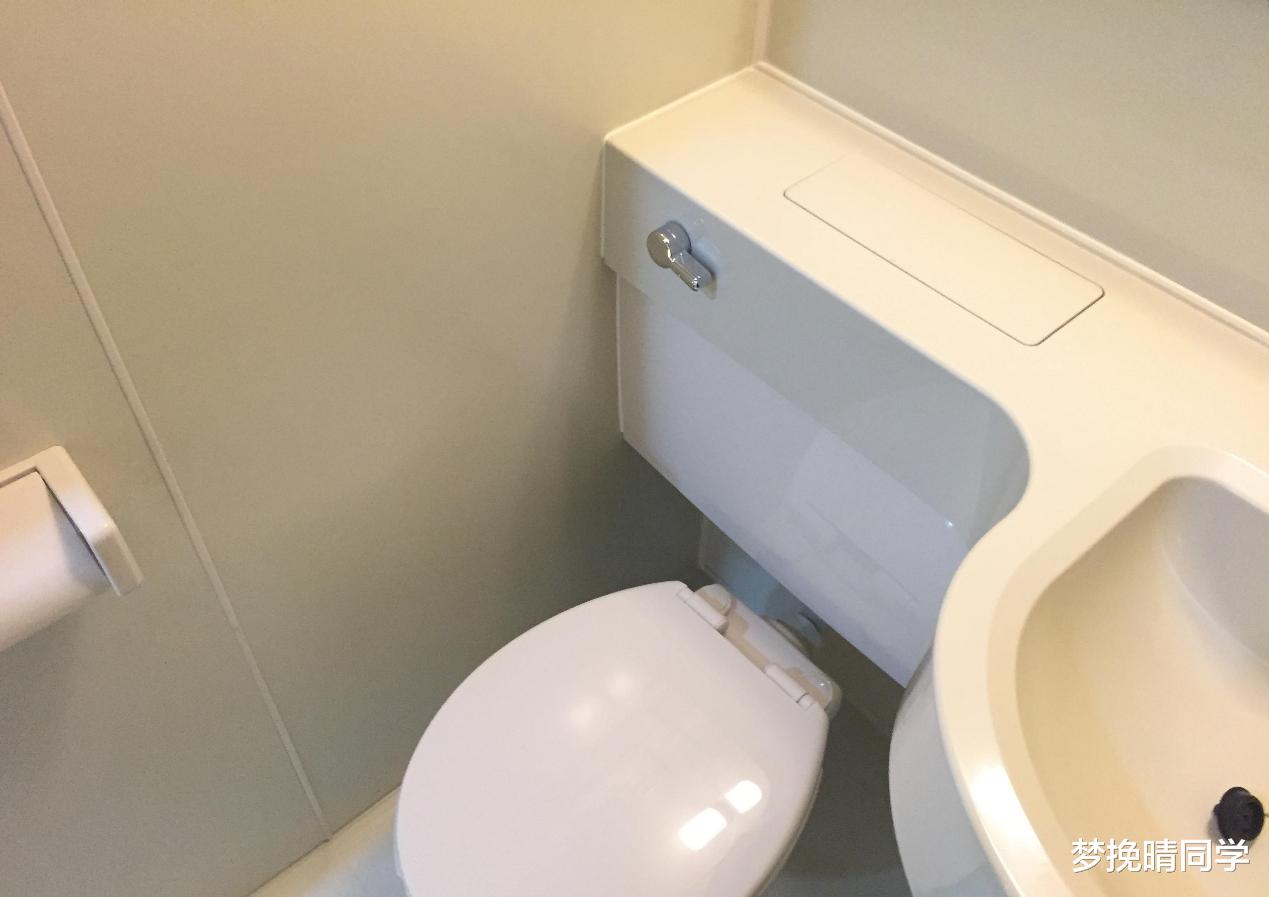 为什么日本的卫生间,永远都是干净到极致的模样?国人真该学一下