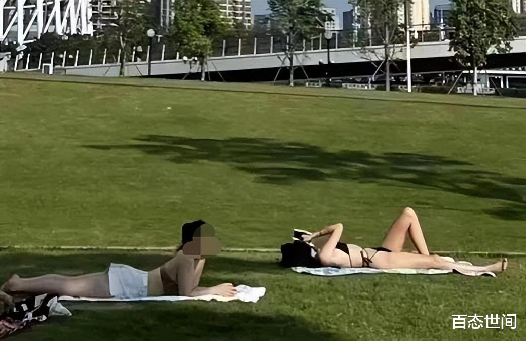 广州三名比基尼美女在广州塔下草坪上晒日光浴，均中暑昏迷住院