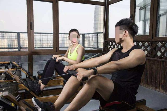 案例:女子包养健身教练,借款200万无力偿还,带3岁孩子喝农药