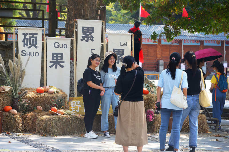 鸡公山|鸡公山风景区：盛装“中国红”，让游客游玩中感受祖国繁荣