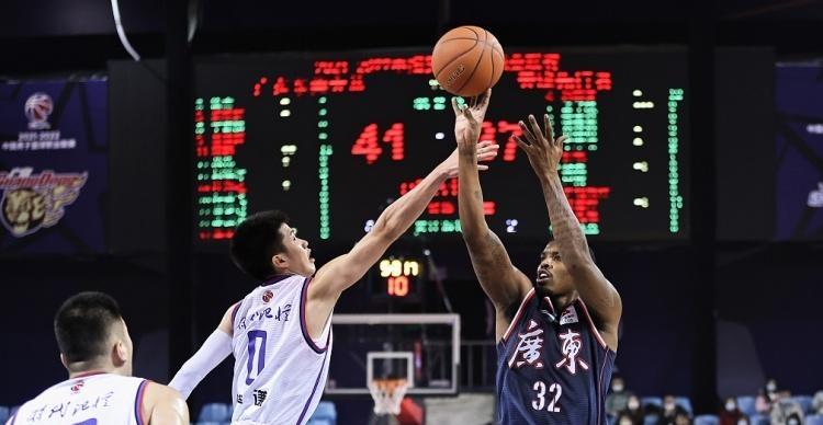 广东男篮|29分8助，胡椒仔也吃回饺子，莱多继续神勇，广东一技能快没了！