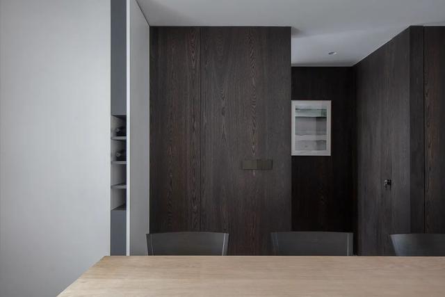 150㎡现代极简，净白的墙面，加入木质感，满屋自然轻松的体验