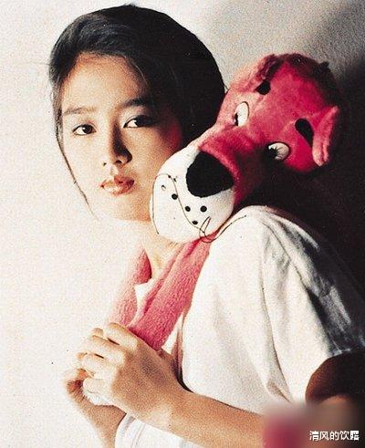 朱丽倩|朱丽倩17岁照片曝光！长相人间“绝色”，难怪刘德华宠她30年