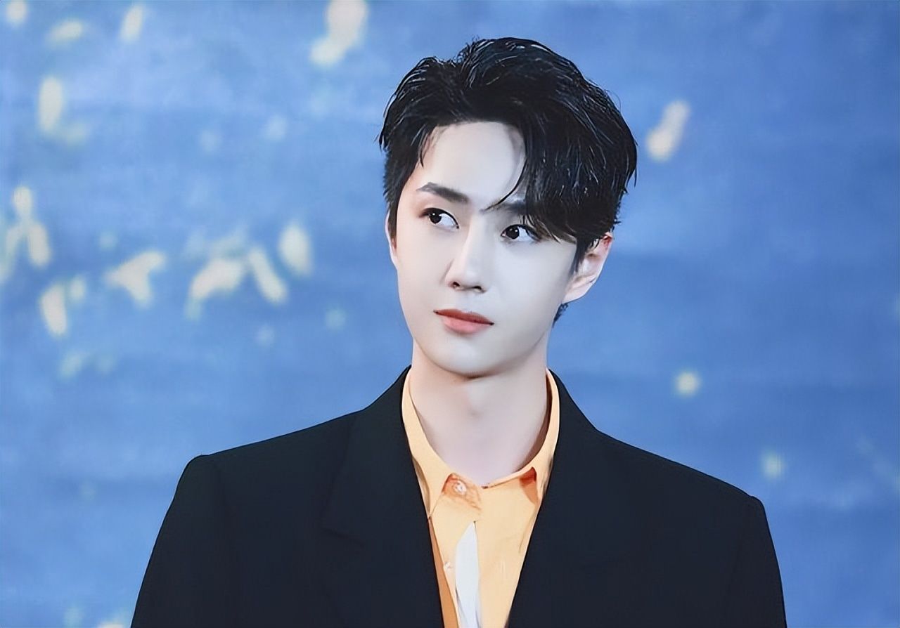 王一博|王一博綦美合被爆一起做核酸,疑似未分手,网友称谈个恋爱很正常