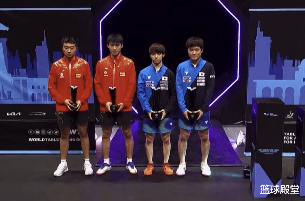 蒯曼|男女双颁奖!蒯曼被拍丑,赵子豪/薛飞懵圈领奖,日本男双腼腆