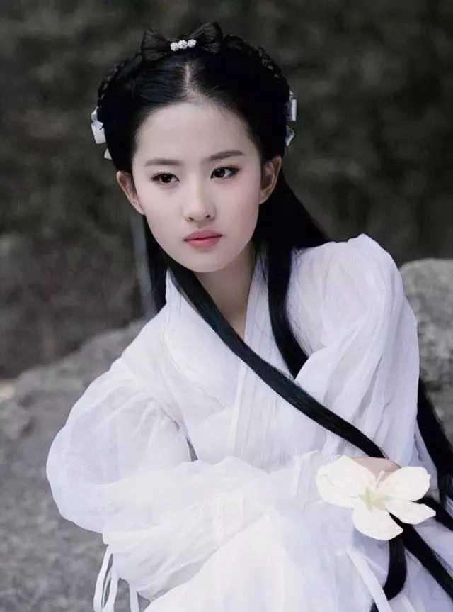 刘亦菲|刘亦菲素颜喝咖啡随拍,刘亦菲电视剧,被誉为古装剧第一美女