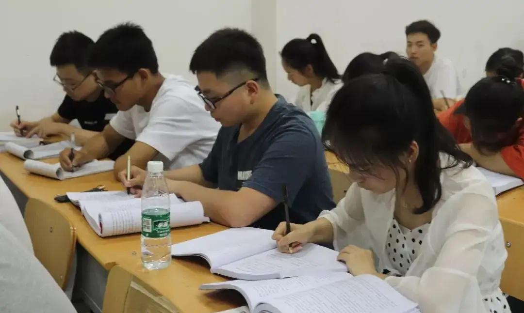 教育部发布通知，重点帮扶就业困难的毕业生，大学生有救了
