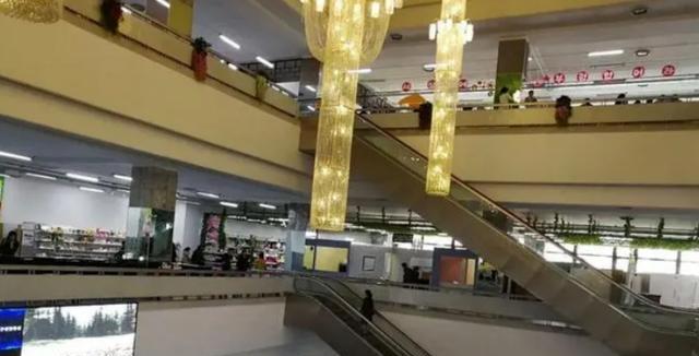 朝鲜|号称朝鲜“顶级”的商场，能吃到什么？