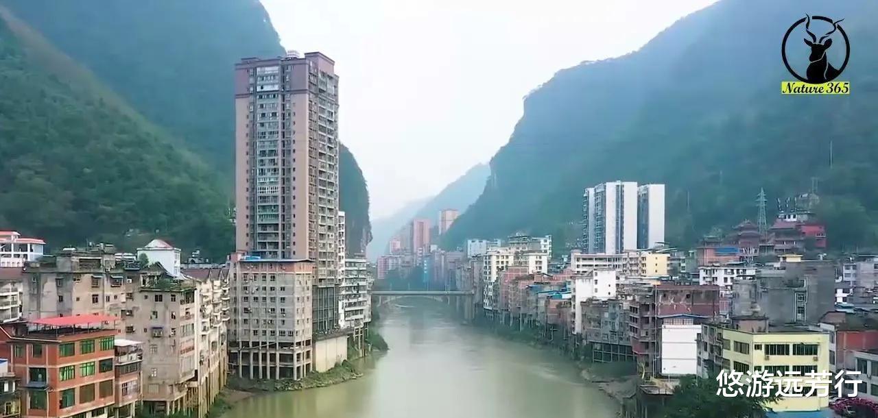 盐津|云南一城市建在峡谷里，成世界上最狭窄的城市，老外却吵翻天了