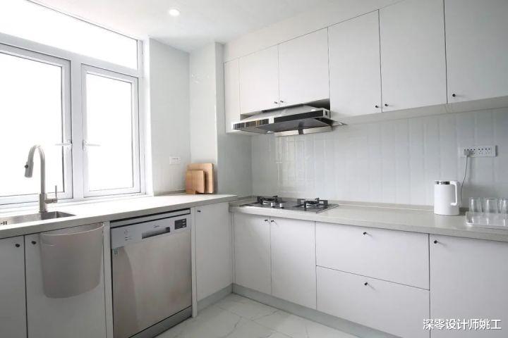 总结厨房的4处收纳技巧,吊柜部分开放,台面置物架等,干货满满