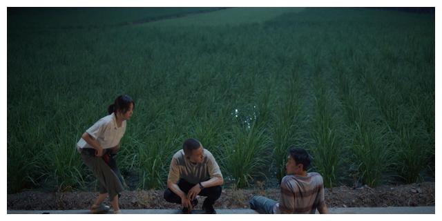 谭松韵|看了《我们这十年》谭松韵和陈赫两单元,一言难尽,感情戏是败笔