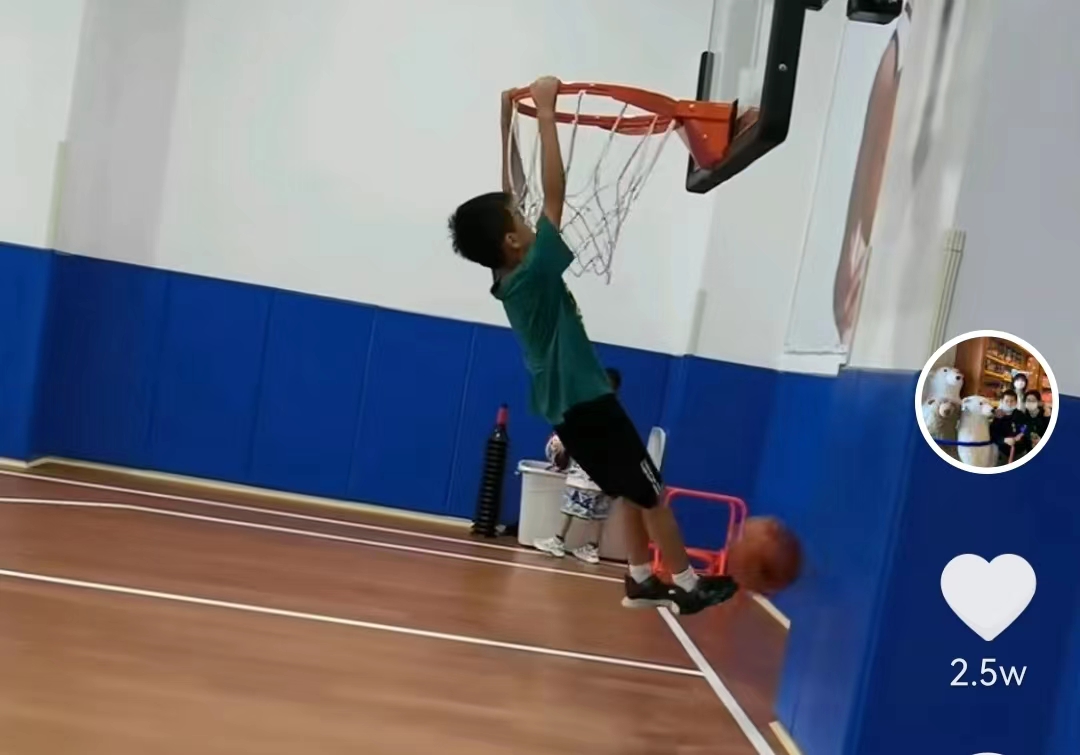 |与时俱进！卓妈晒与孙辉打球画面，剪辑视频充满喜感卓哥超圈粉