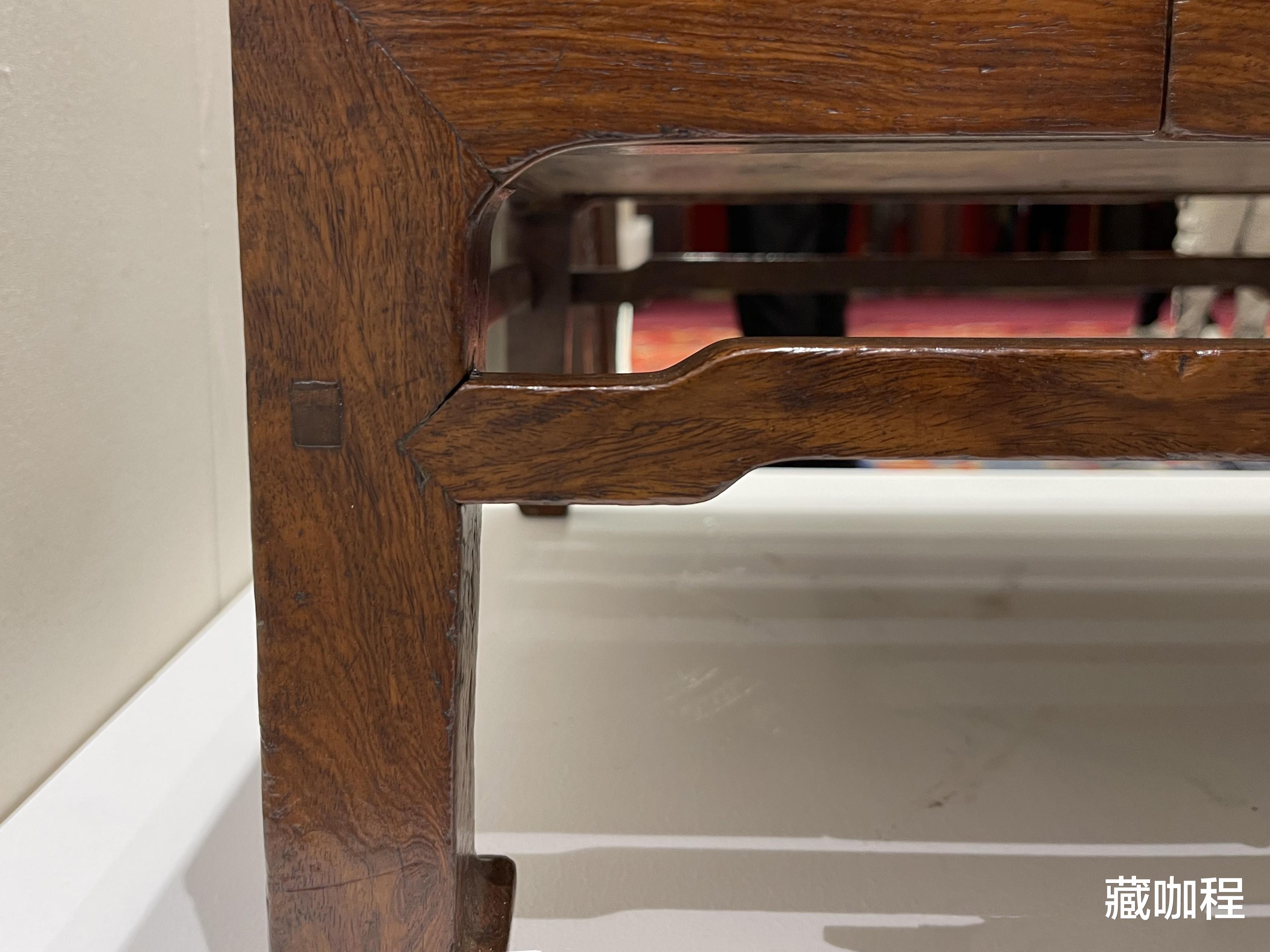 |炕几木纹叠加油线,老黄花梨绚丽叹为观止