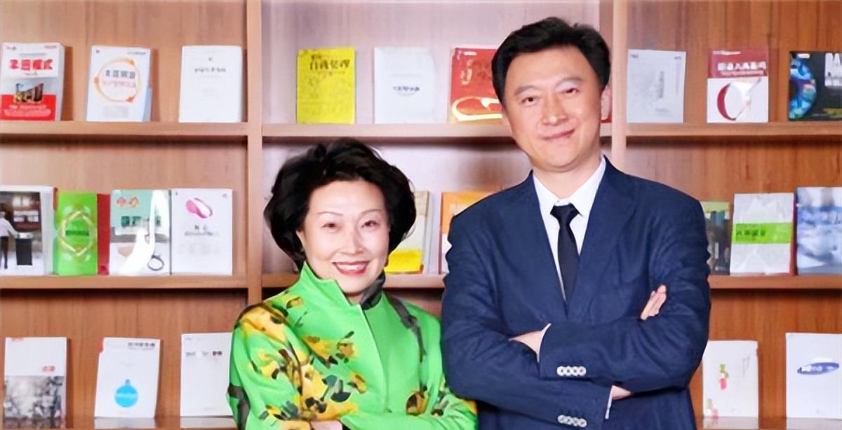 制药届女王:因特异功能被招入伍,退伍后转战商海,坐拥400多亿