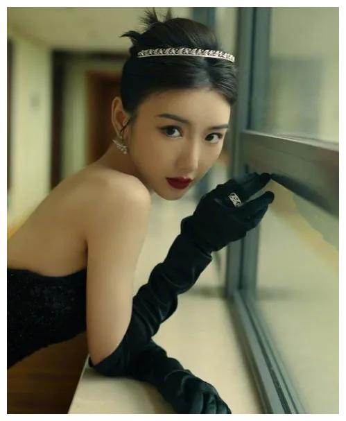 腾讯|张天爱的胸，刘亦菲的肩，朱一龙的脸，微博电影夜上的明星太真实