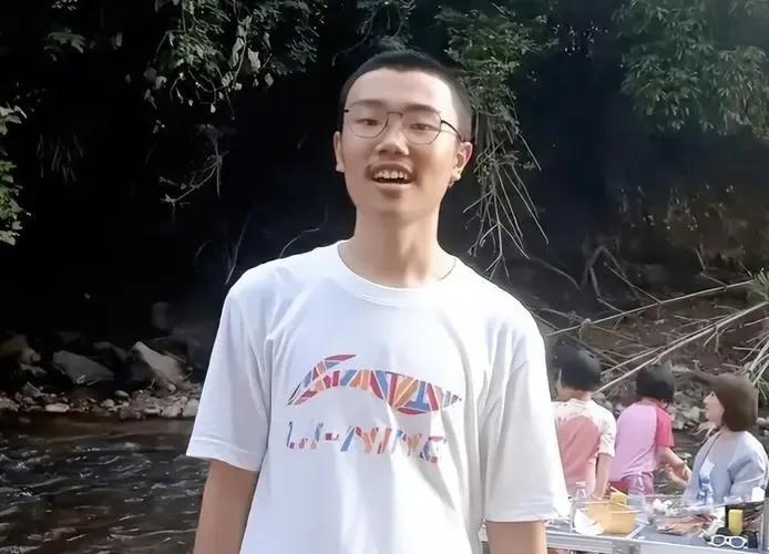 胡鑫宇失联案件,何时才能揭开真相?疑点众多为何只能搜寻了事