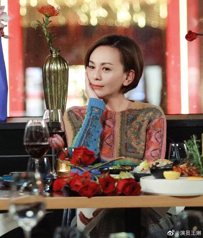 王琳|曾离异两次有一子！上海女星王琳穿透视衣热舞，51岁长腿细腰身材火辣