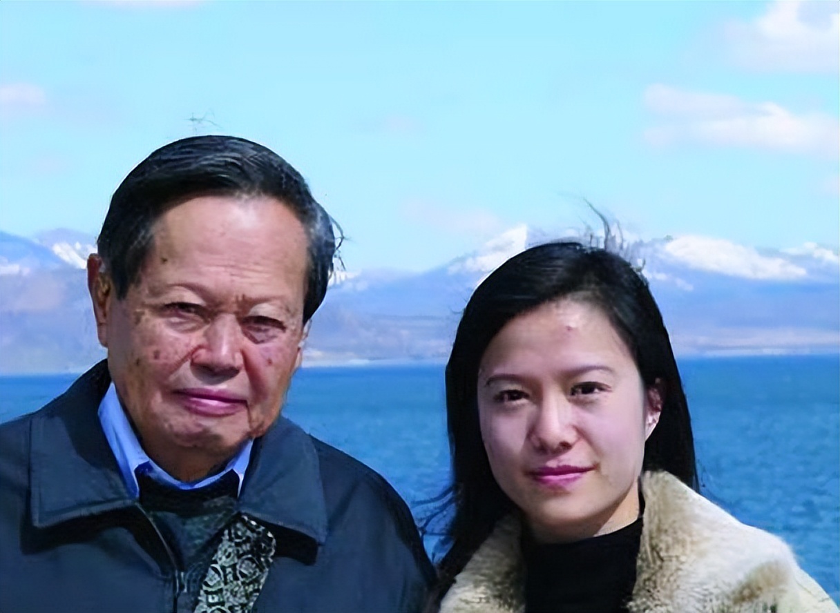 关晓彤|杨振宁82岁时娶28岁翁帆,不被外人看好,两人却在流言中相伴相持