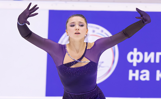 卡米拉·瓦利耶娃|K宝恋爱了!花滑冠军与人气歌手相恋,被拍到街头牵手太甜蜜