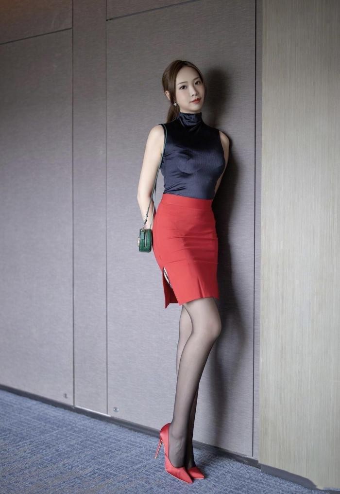 叶舒华 三十岁的女人身体和心智都趋向成熟,穿着自然也要得体!