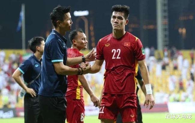 国足|0-1，又输了！12强赛悬念终结，越南=最差队，狂输8场，国足更强