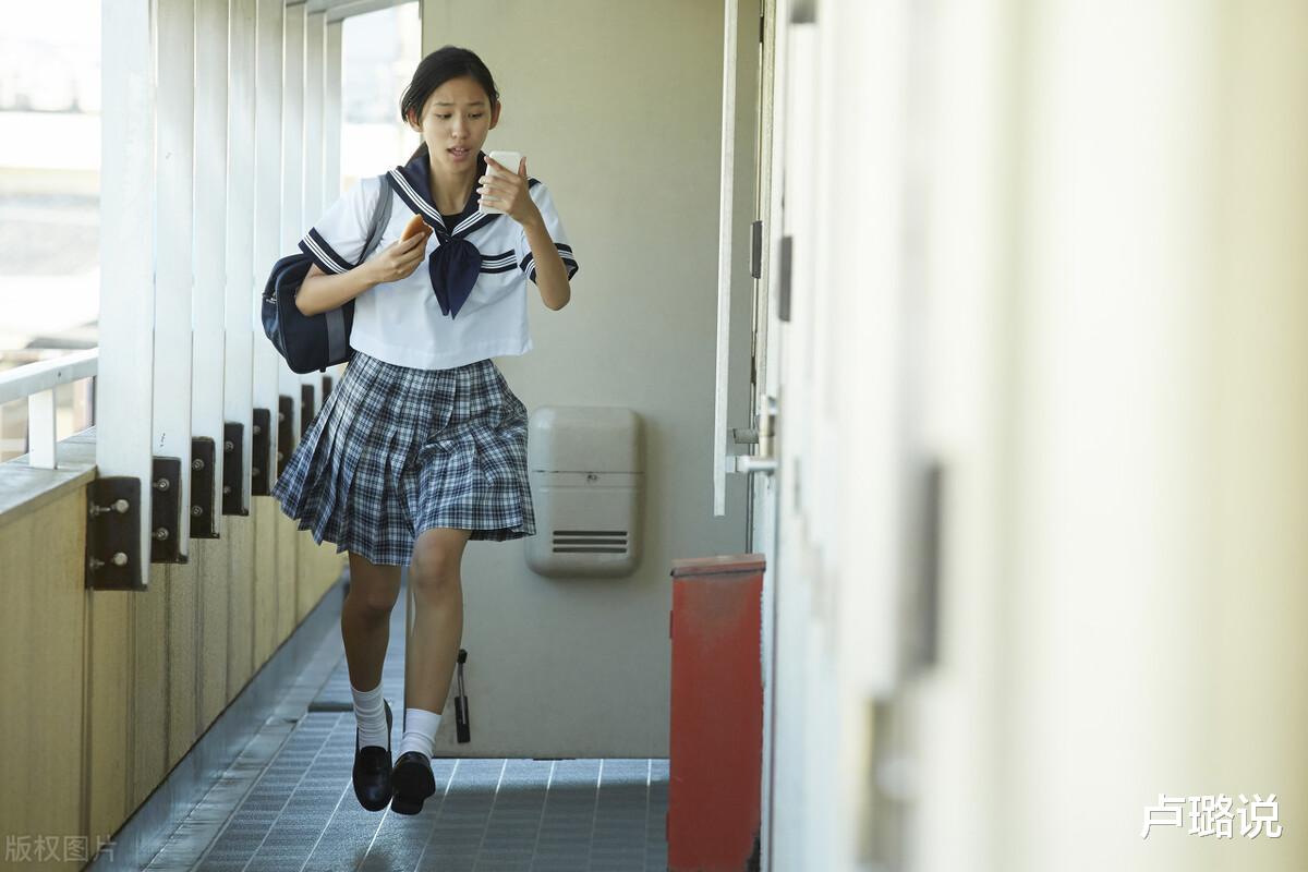 “心惊肉跳找女儿,却被门卫拦住!多少浪,都是小人物兴起的?”