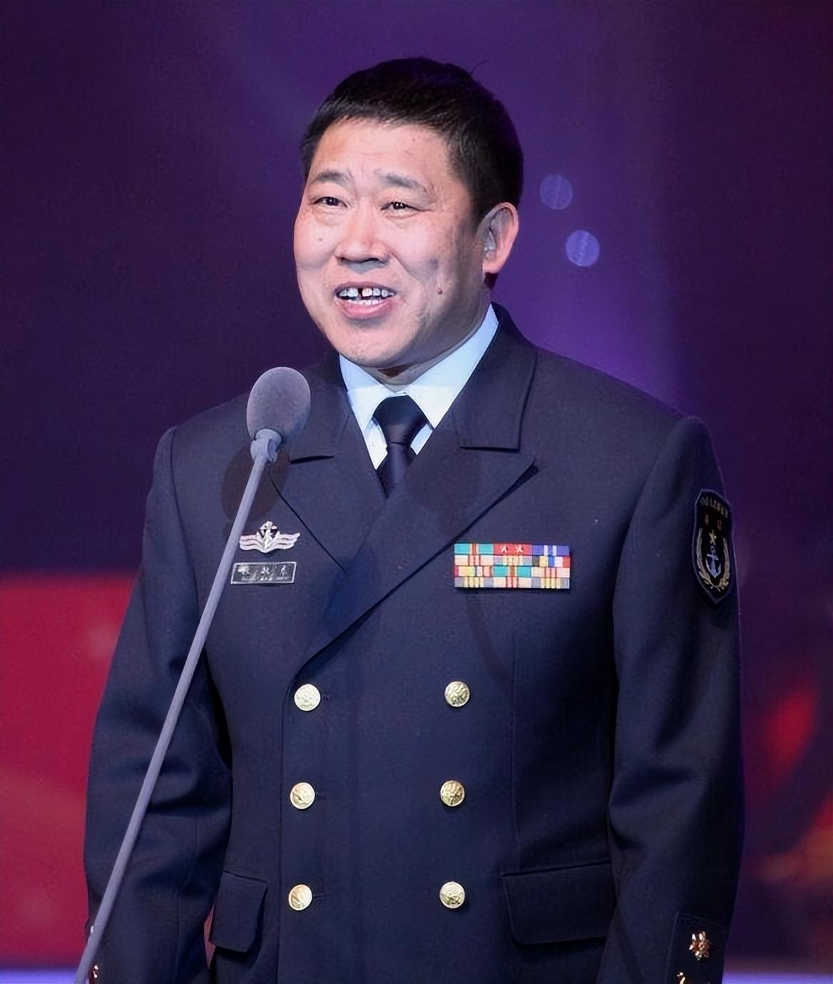 演艺圈|演艺圈这4位又丑又矮的男演员,凭啥还能娶得美娇娘