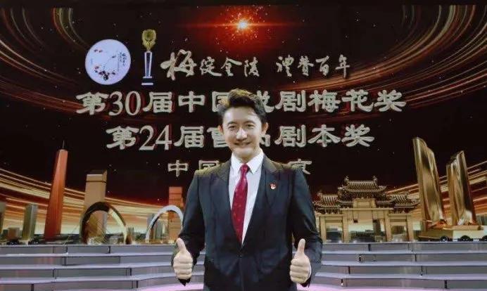 |演员涂岩松: 人帅多金又深情,娶圈外妻子相爱,8年婚姻美满幸福