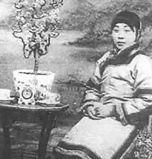 小凤仙|蔡锷去世后，小凤仙隐姓埋名嫁锅炉工，为给继女找工作找到梅兰芳