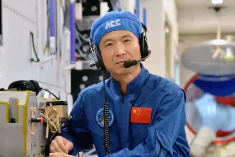 费俊龙“二征太空”,背后的家人功不可没,儿子的身份更不一般