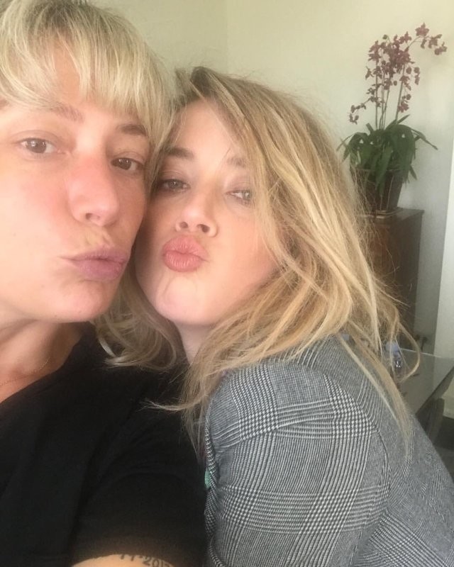 约翰尼·德普|借女儿打「悲情牌」求放过？德普美女律师兼绯闻女友步步紧逼，艾梅柏当堂哑口无言