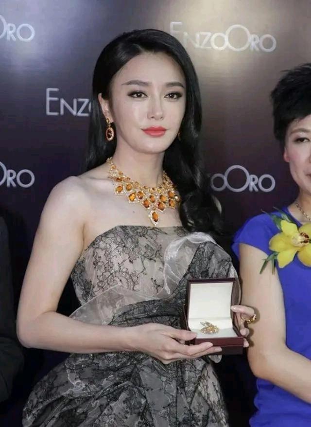 秦岚|秦岚宋佳罕见同框:被指气质“秒杀”像陪衬……