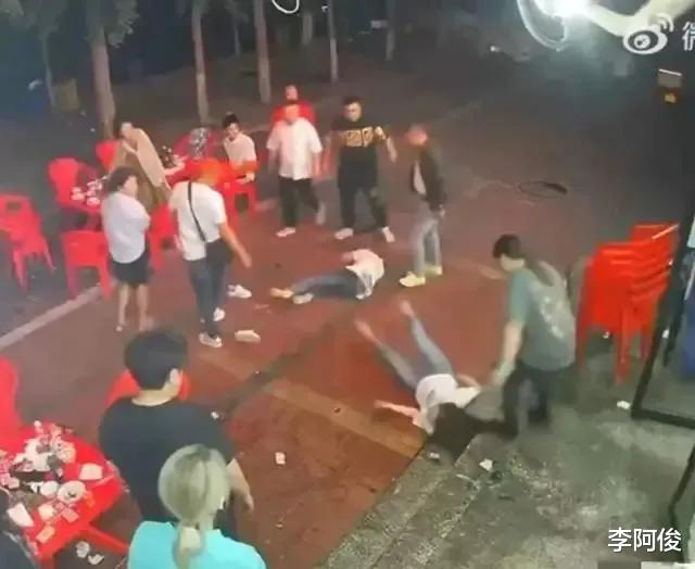 唐山打人事件的小巷里,没有打死人,也没有碾死人