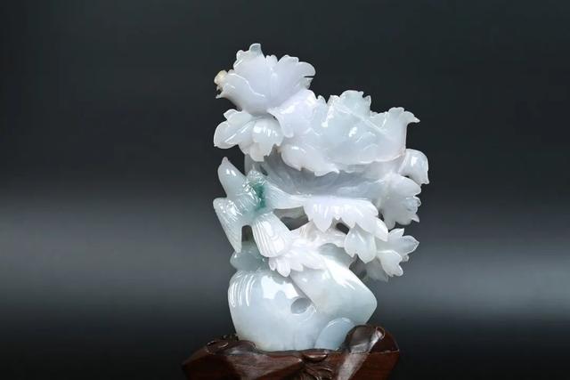 美术馆|牡丹奇擅洛都春,百卉千花浪纠纷,翡翠牡丹有何寓意呢?