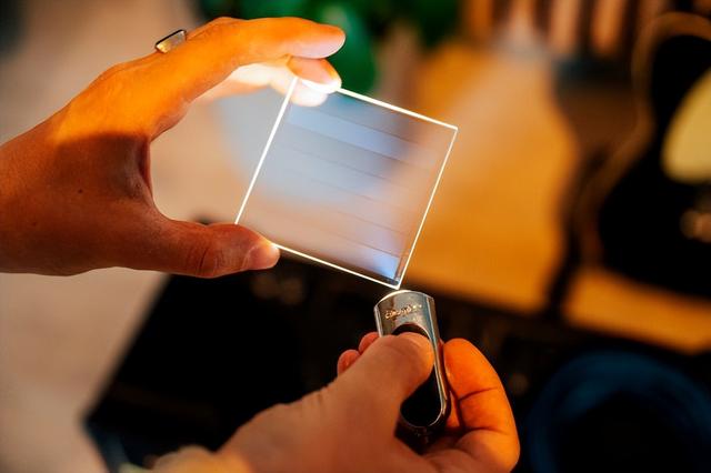 微软|微软把音乐刻在玻璃上,是为了让它能保存一万年