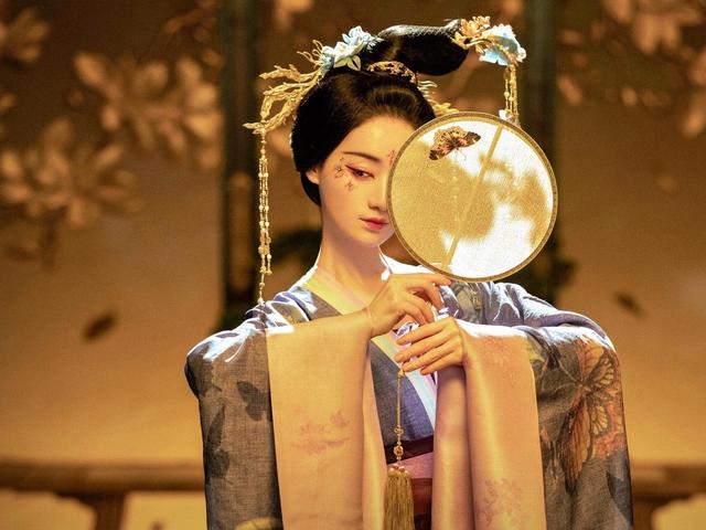 郭晓婷|狐妖小红娘:郭晓婷雅雅路透,紫色长裙半露腿,怎么没看到酒壶?