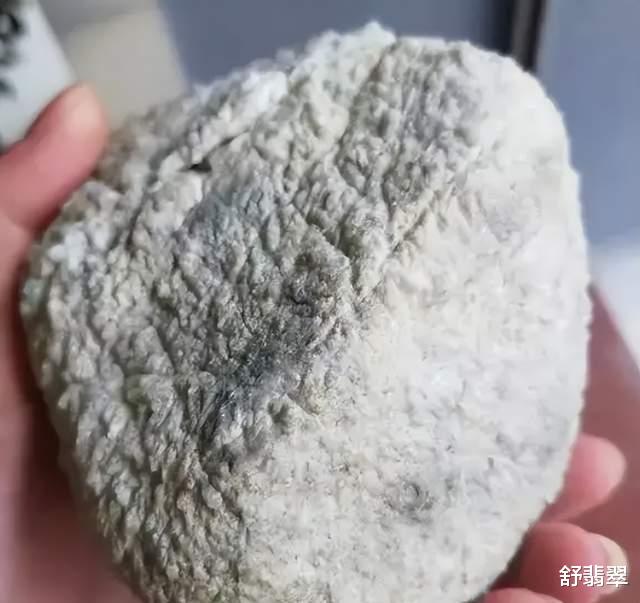 翡翠|翡翠原石的砂粒表现决定了翡翠的好坏