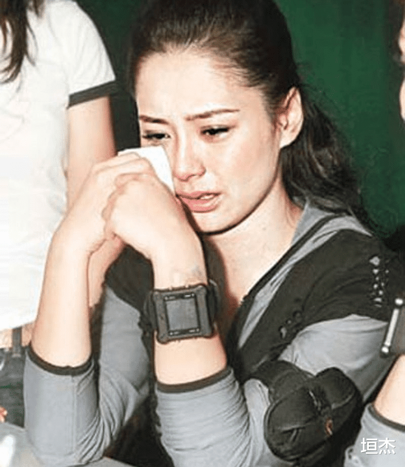 阿娇|艳照门过去14年，终生不婚的阿娇，依旧没放过自己