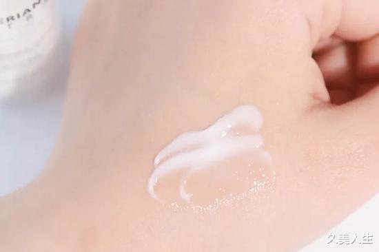 港股 换季的话水乳也该换换了！