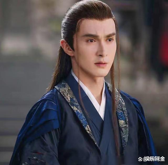 香奈儿|谁的银发触动了你的心弦？网友：罗云熙撕漫小王子是心动的感觉