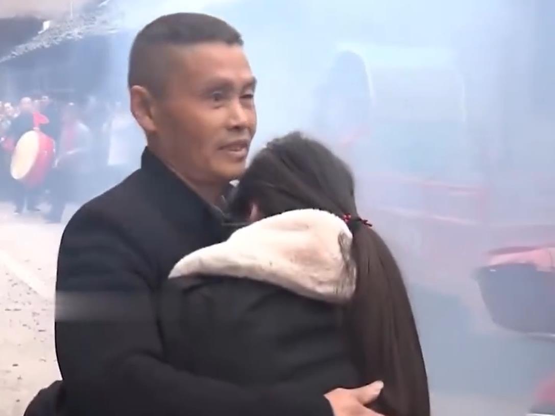 纪实四川男子右眼失明一生未婚,25年后一女孩找上门:我是你女儿