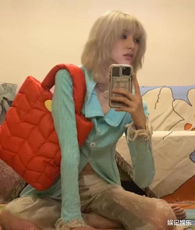 王悦伊|王悦伊晒居家照，跟华晨宇同角度摆拍，暗戳戳撒糖太甜蜜