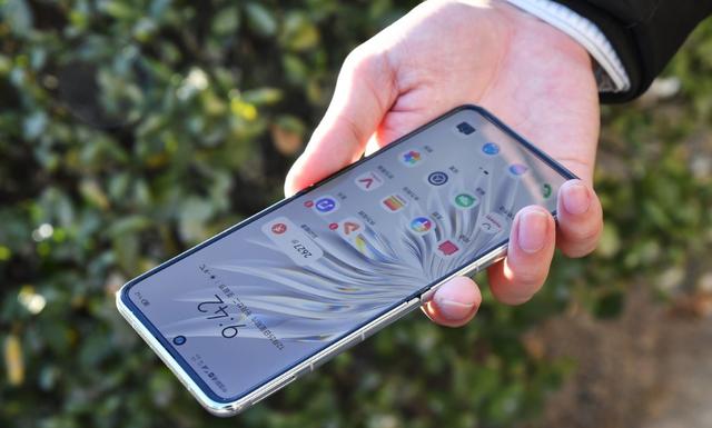 Google|华为P50 Pocket和iPhone 13,建议买哪个?