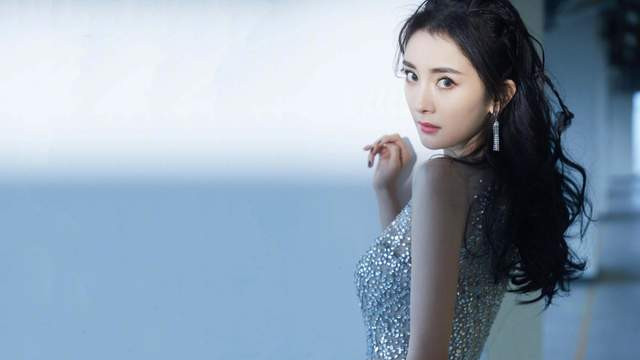 杨幂|杨幂六年拍摄十部电视剧，大量现身综艺电影，算是娱乐圈劳模吗？