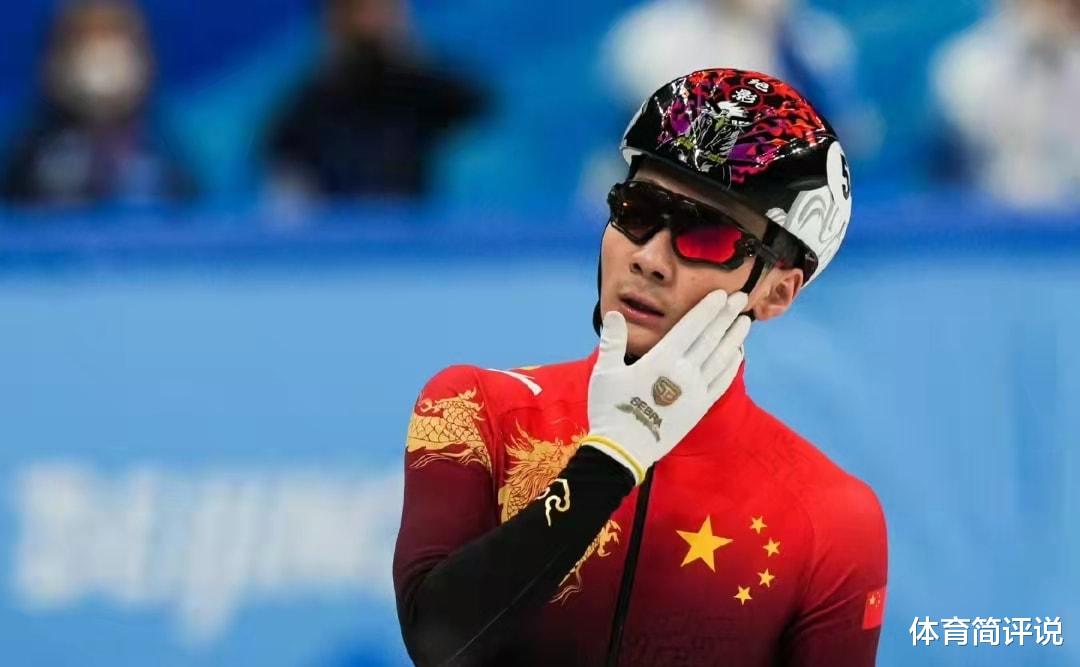 任子威|冬奥会短道速滑1500米，任子威在超越对手时，为何要举起双手？